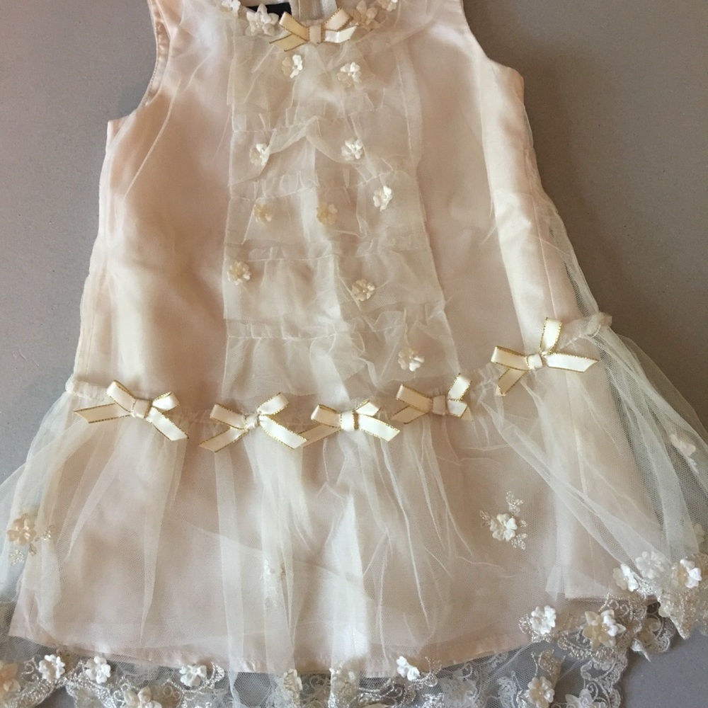 Vintage style cream embroidered lace dress.